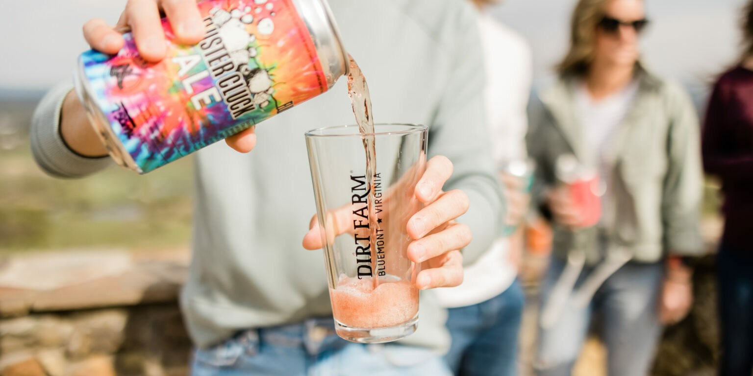 998A2266 Fluster Cluck Ale Pour on the Patio at Dirt Farm Brewing